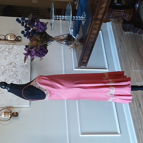 Victoria's Secret Silk Pink Ruffle Hem Nightgown Slip. Size L - Picture 15 of 17